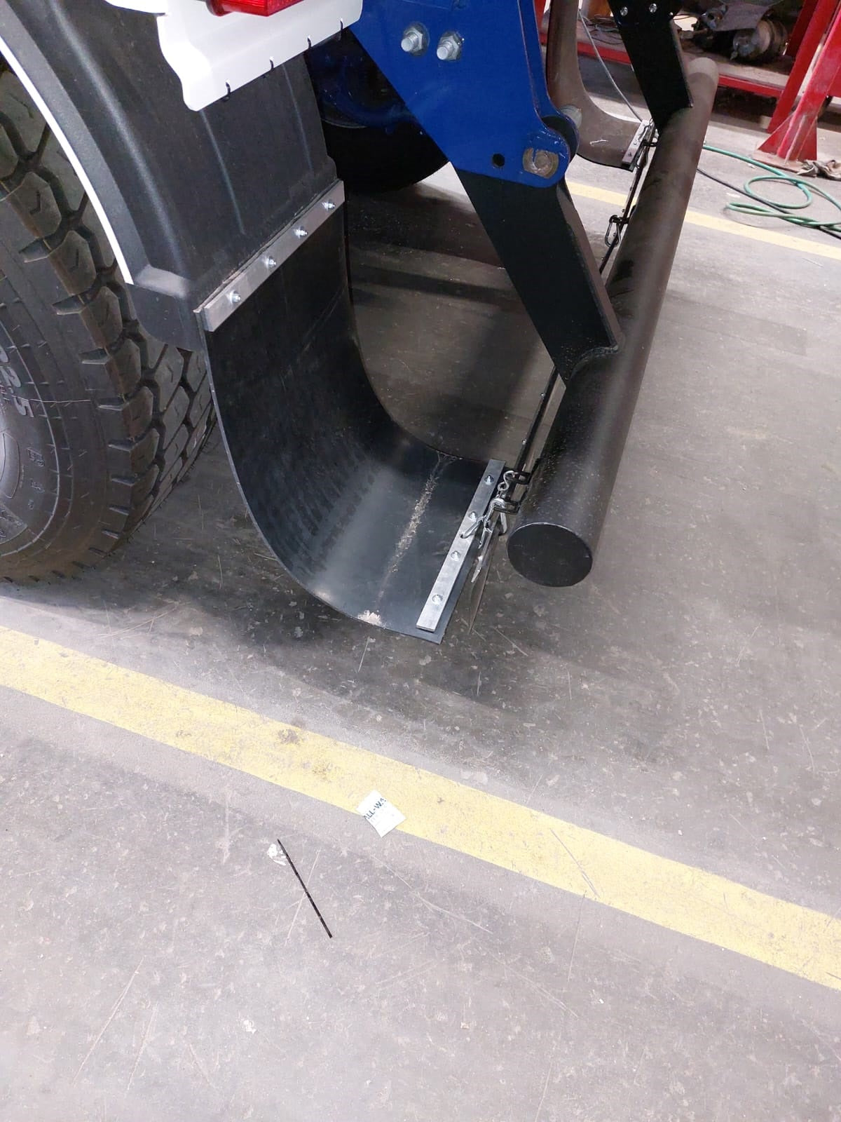 TIPPER - MATERIAL FOR MAKING MUDFLAP HINGABLE AND 