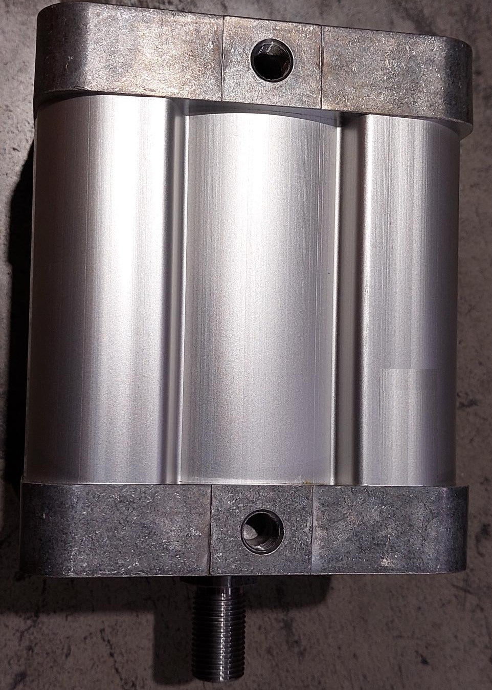 SŰRÍTETT LEVEGŐ HENGER - 100MM ÁTMÉRŐ - TÖRLŐTÖMÍTÉS